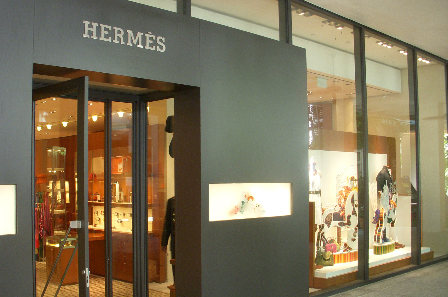 Tienda Hermes - Interidea Arquitectura Comercial